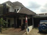 Rumah 2 Lantai Dijual di Dekat Jalan Damai Lingkungan Perumahan Security 24 Jam