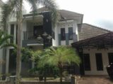 Rumah 2 Lantai Dijual di Dekat Jalan Damai Lingkungan Perumahan Security 24 Jam